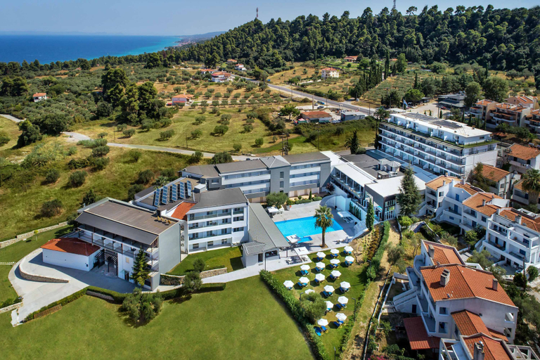 Exterior & Views