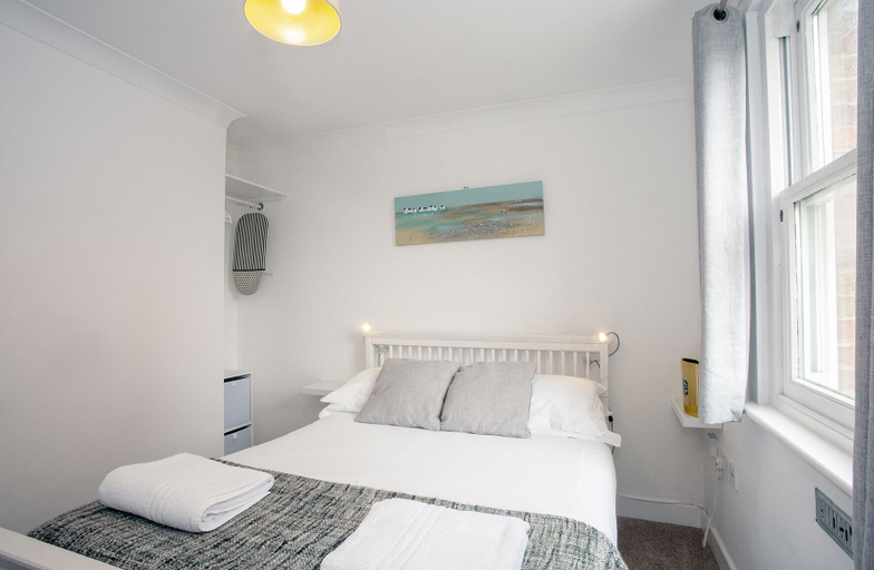 Bedroom 3, The Spires, Kent