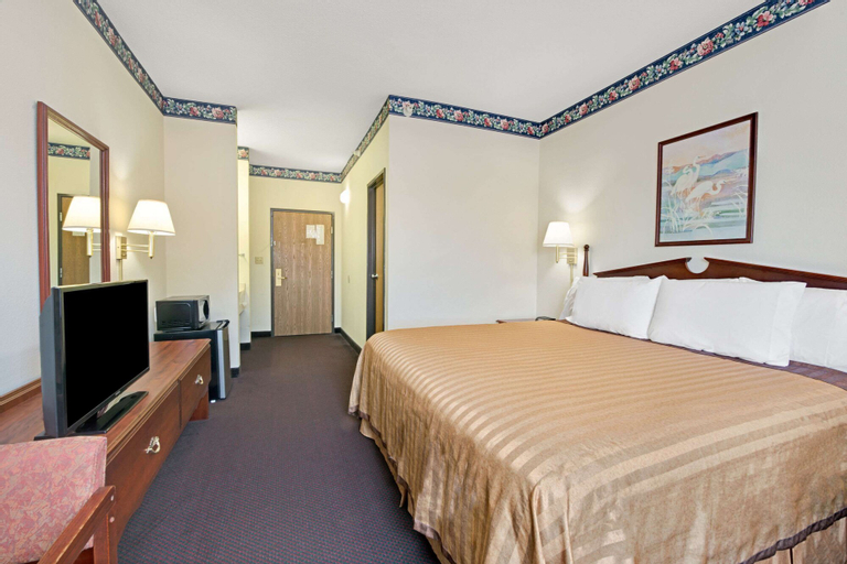Bedroom 2, Travelodge by Wyndham St. Louis, Saint Louis