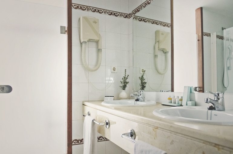 Bathroom 4, Parador de Cuenca, Cuenca