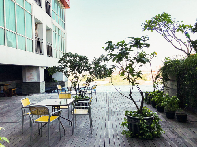 Others 3, Elegant Studio Apartment at Tamansari Papilio, Surabaya