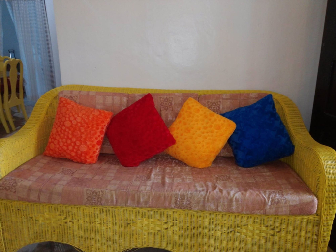 Others 3, Yellow HOUSE Vacation Rental, Olongapo City