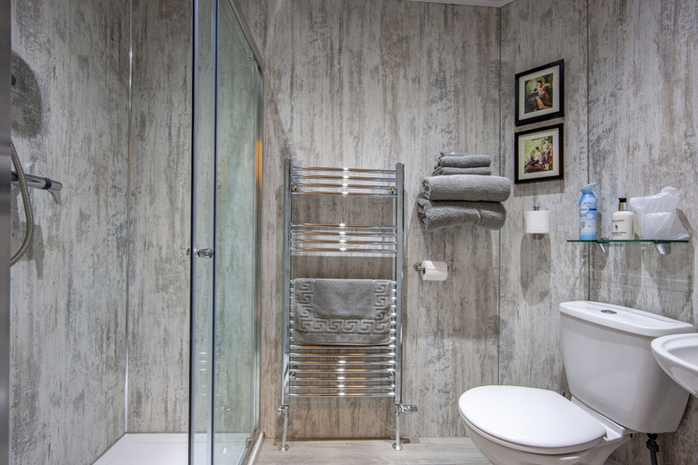 Bathroom 4, Knap Guest House, Argyll and Bute