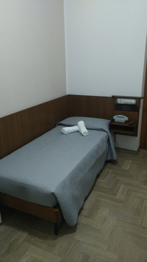 Bedroom 3, Hotel Luca, Rimini
