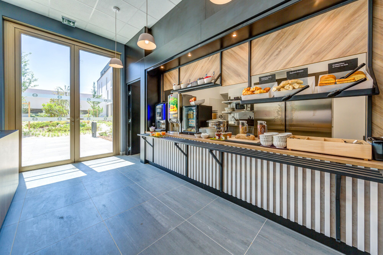 Food & Drinks 5, B&B HOTEL Paris Sud Châtenay Malabry, Hauts-de-Seine