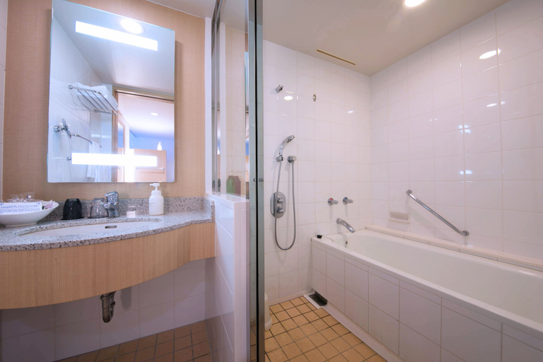 Bathroom 5, Laguna Garden Hotel, Ginowan