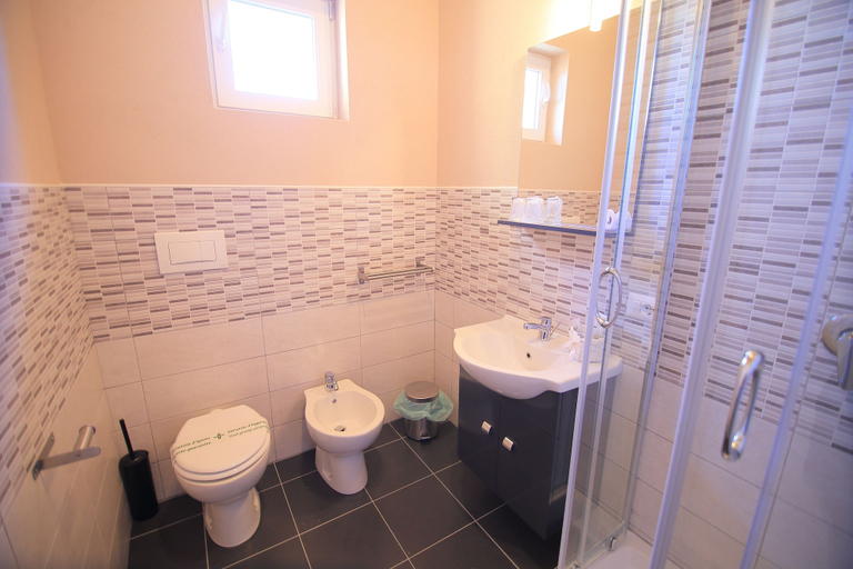 Bathroom 5, Gioeni Ventidue, Agrigento