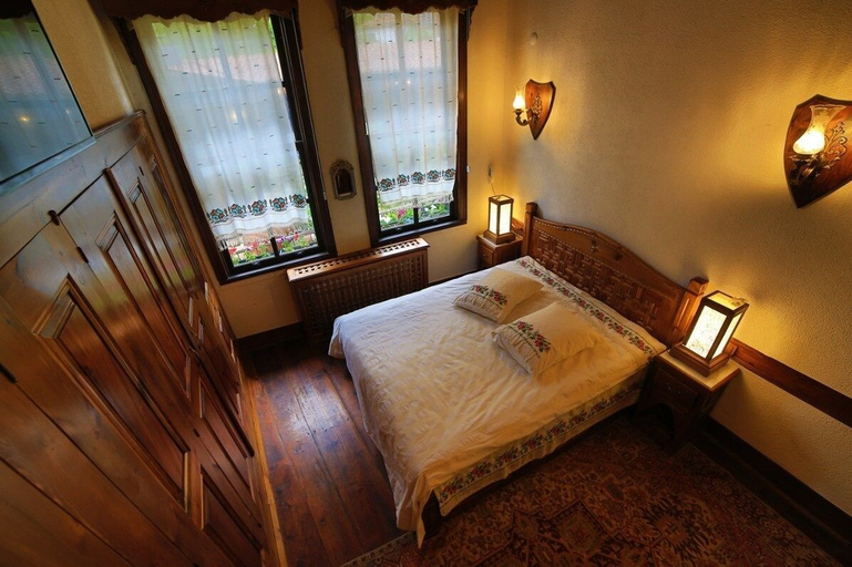 Bedroom 4, Akif Bey Konagi, Merkez