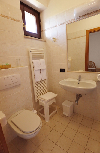 Bathroom 4, Hotel San Remo, Verona