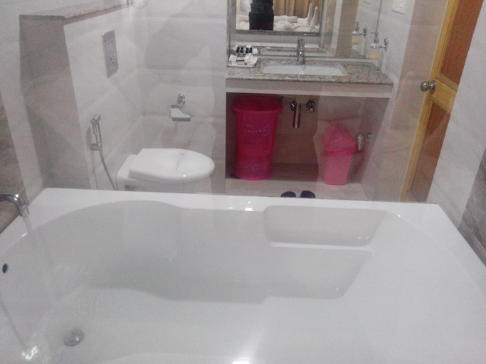 Bathroom 3, Hotel Grand Habib, Srinagar