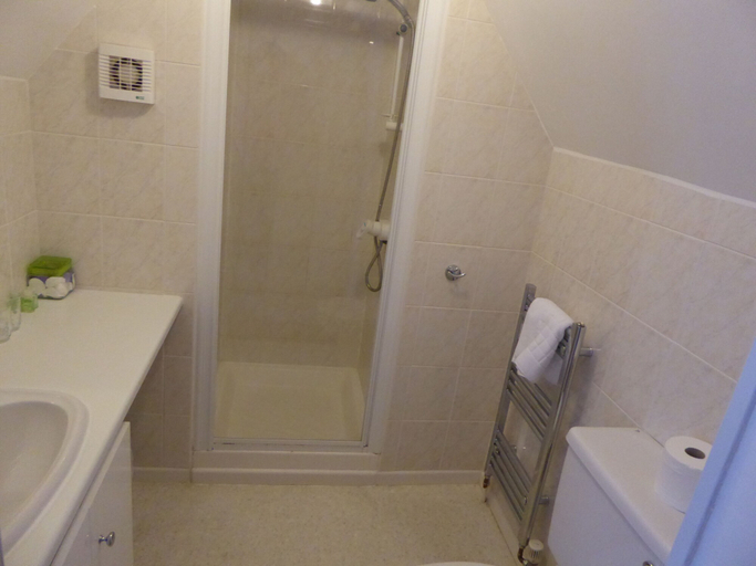 Bathroom 4, The Berwick - Over 40's Only, Blackpool
