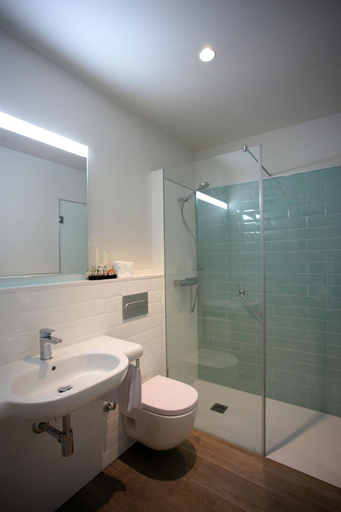Bathroom 4, San Lorenzo Suites, Madrid