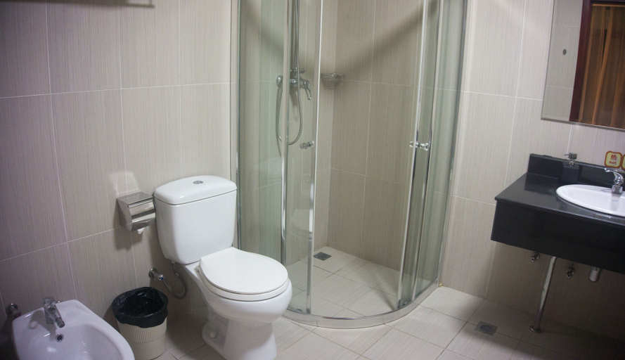 Bathroom 4, GS Plaza Hotel, Accra