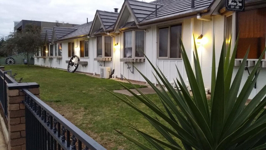 Exterior & Views 2, Tudor House Motel, Shepparton