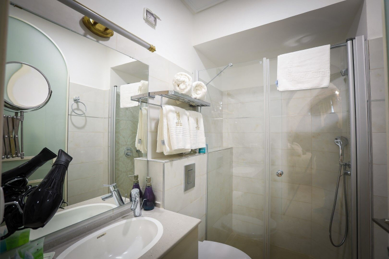 Bathroom 2, Western Wall Luxury House, Jerusalem