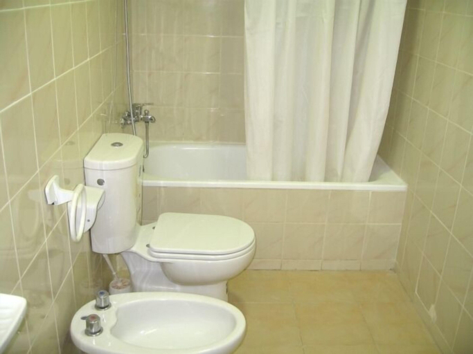 Bathroom 3, Apartamentos Pins Marina 46, Tarragona