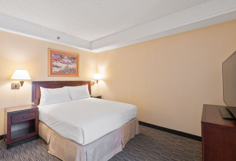 Bedroom 2, Harmony Suites, Secaucus