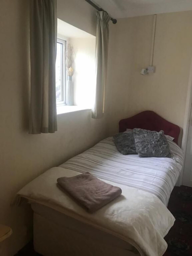 Bedroom 2, The penruddocke arms, Wiltshire