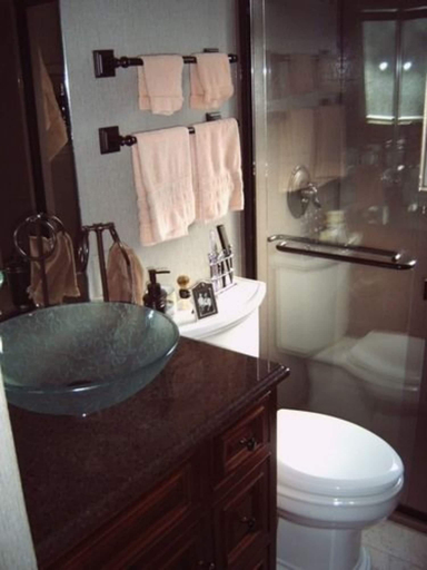Bathroom 4, Moore House Bed and Breakfast, Riley