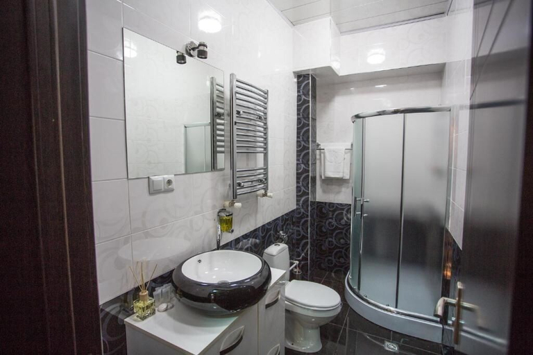 Bathroom 2, Apartment Le Soleil, Tbilisi