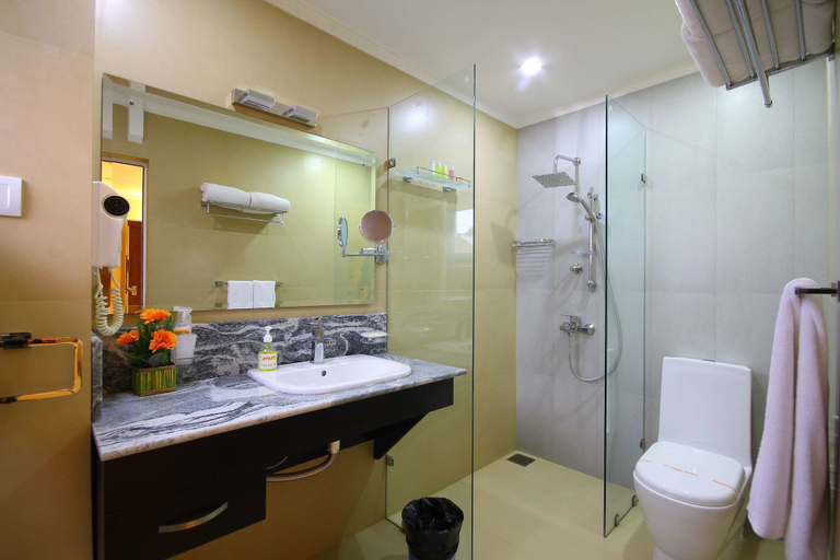 Bathroom 2, Splendid Holiday Guest House, Negombo