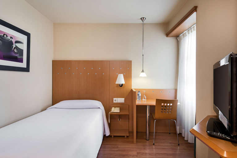 Bedroom 3, NH Valencia Las Ciencias Hotel, Valencia
