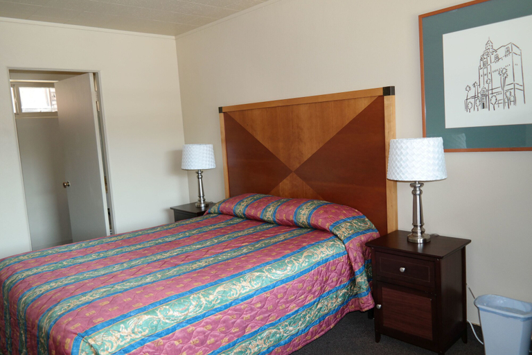 Bedroom 3, River Park Inn, Klamath