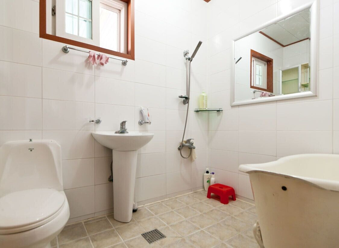 Bathroom 3, Taean White Sand Pension, Taean