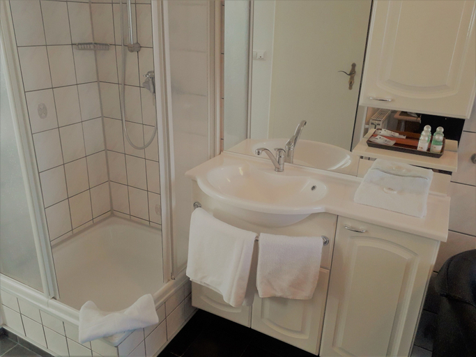Bathroom 4, Hotel Deutsches Haus, Heidekreis
