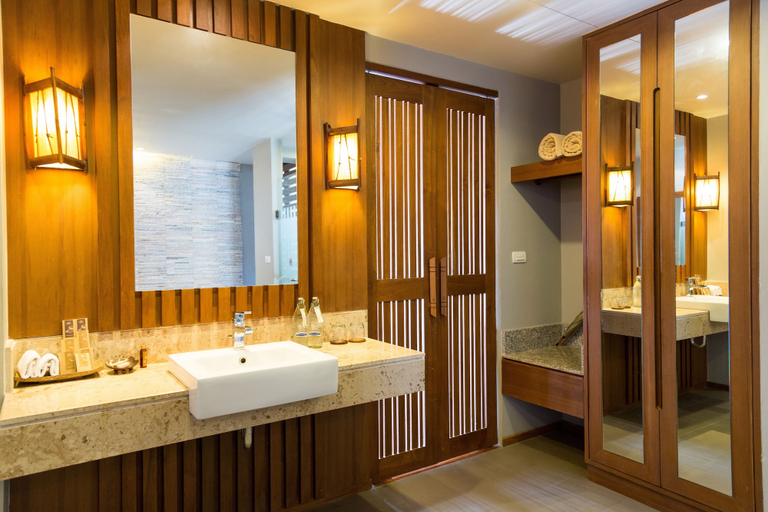 Bathroom 5, Maehaad Bay Resort, Ko Phangan