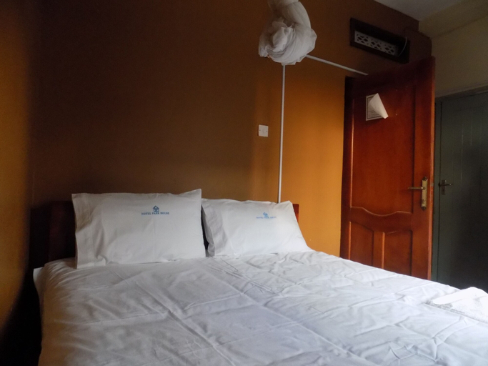 Bedroom 2, Hotel Park House, Igara