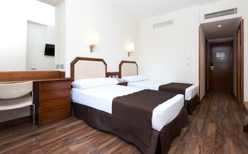 Bedroom 3, Senator Barajas Hotel, Madrid