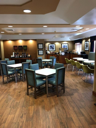 Food & Drinks 5, Hampton Inn Hutchinson, Reno