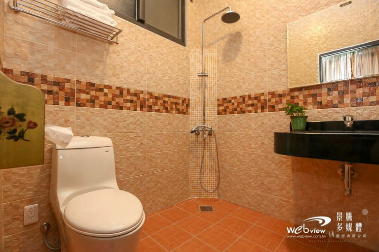 Bathroom 3, Wuju Wusu B&B, Hualien