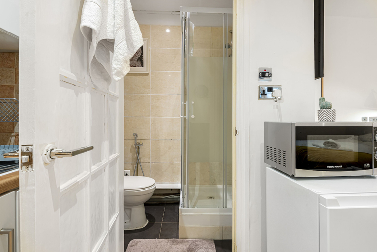 Bathroom 4, Beautiful Hyde Park Studio Flat, London