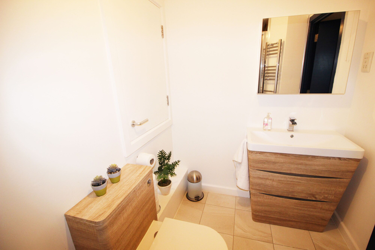 Bathroom 2, Great Location Shoreditch Spitalfields, London