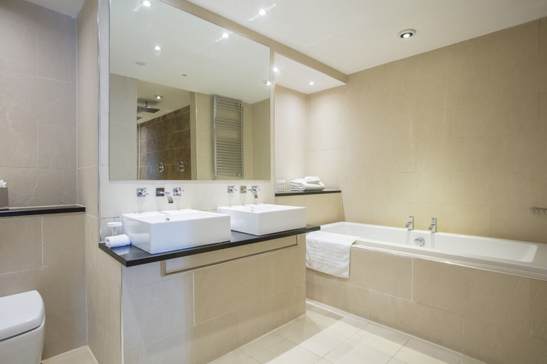 Bathroom 5, DoubleTree by Hilton Hotel and Spa Chester, Cheshire West and Chester