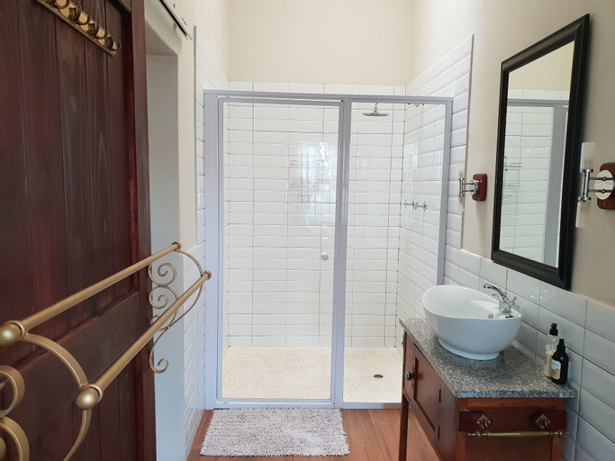 Bathroom 3, Bauhenia Guesthouse, Dr Kenneth Kaunda