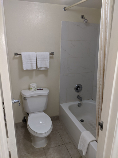 Bathroom 4, Plano Inn & Suites, Collin
