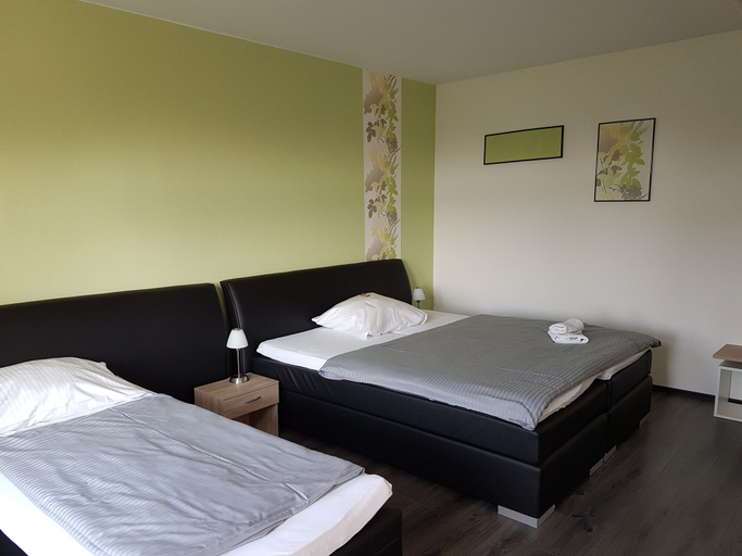 Bedroom 4, Bennett's Restaurant & Hotel, Gifhorn