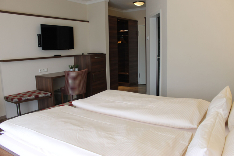 Bedroom 4, Hotel Number One, Neustadt an der Waldnaab