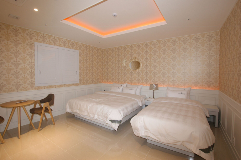 Bedroom 2, River Hotel, Chungju