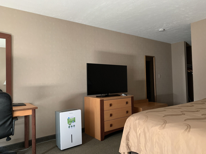 Bedroom 3, Quality Inn Nashville - Bloomington, Brown