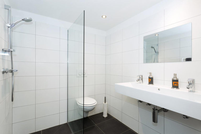Bathroom 5, Hideout Hostel, Haute-Savoie