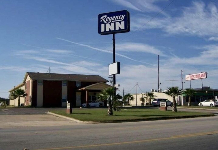 Exterior & Views, Regency Inn Fairfield, Freestone