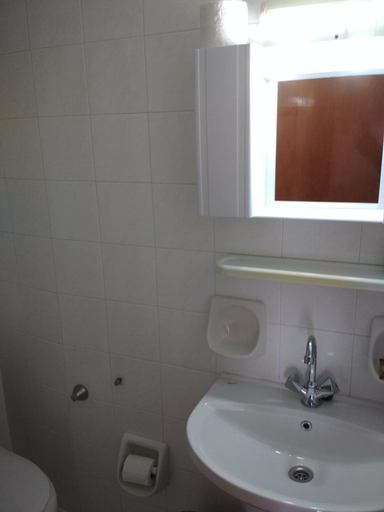 Bathroom 5, Flamingo Apartments, Crete
