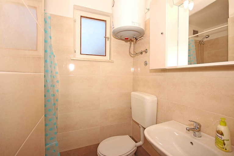 Bathroom, Studio Apartment Valkane, Pula