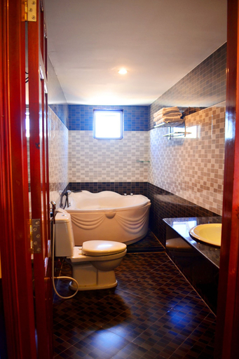 Bathroom, Hong Ngoc Hotel, Tuy Hoa