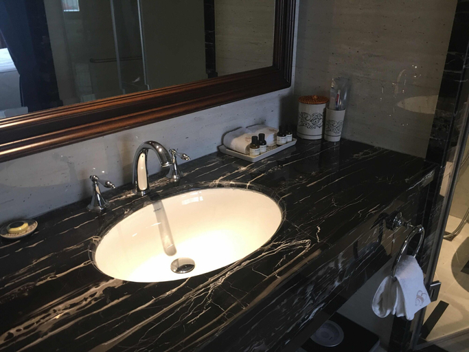 Bathroom 5, La Passion Classic Hotel, Hoàn Kiếm