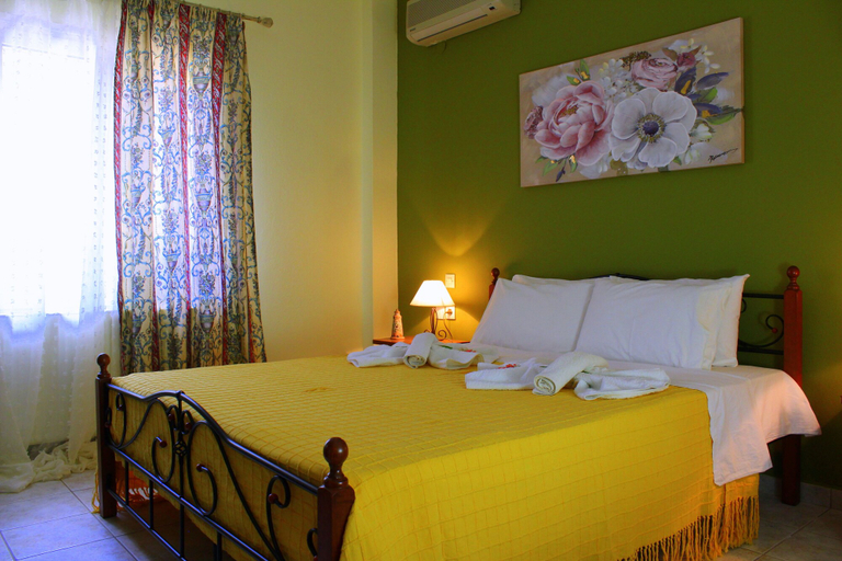 Bedroom 5, Tzaneria Apartments, Thessaly